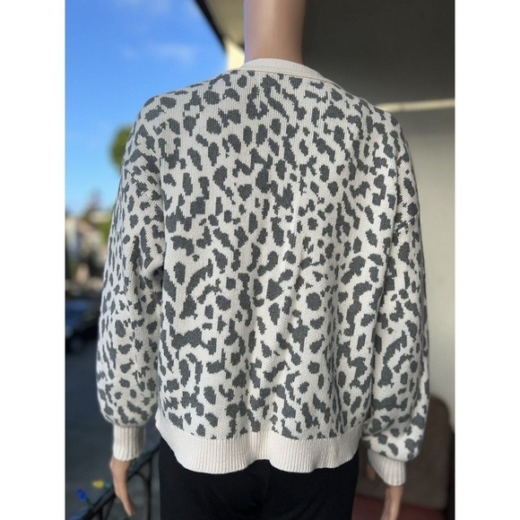 LOFT Women's Button Up Cardigan Sweater Cheetah Print V-Neck Gray Cream Size S - Picture 4 of 8